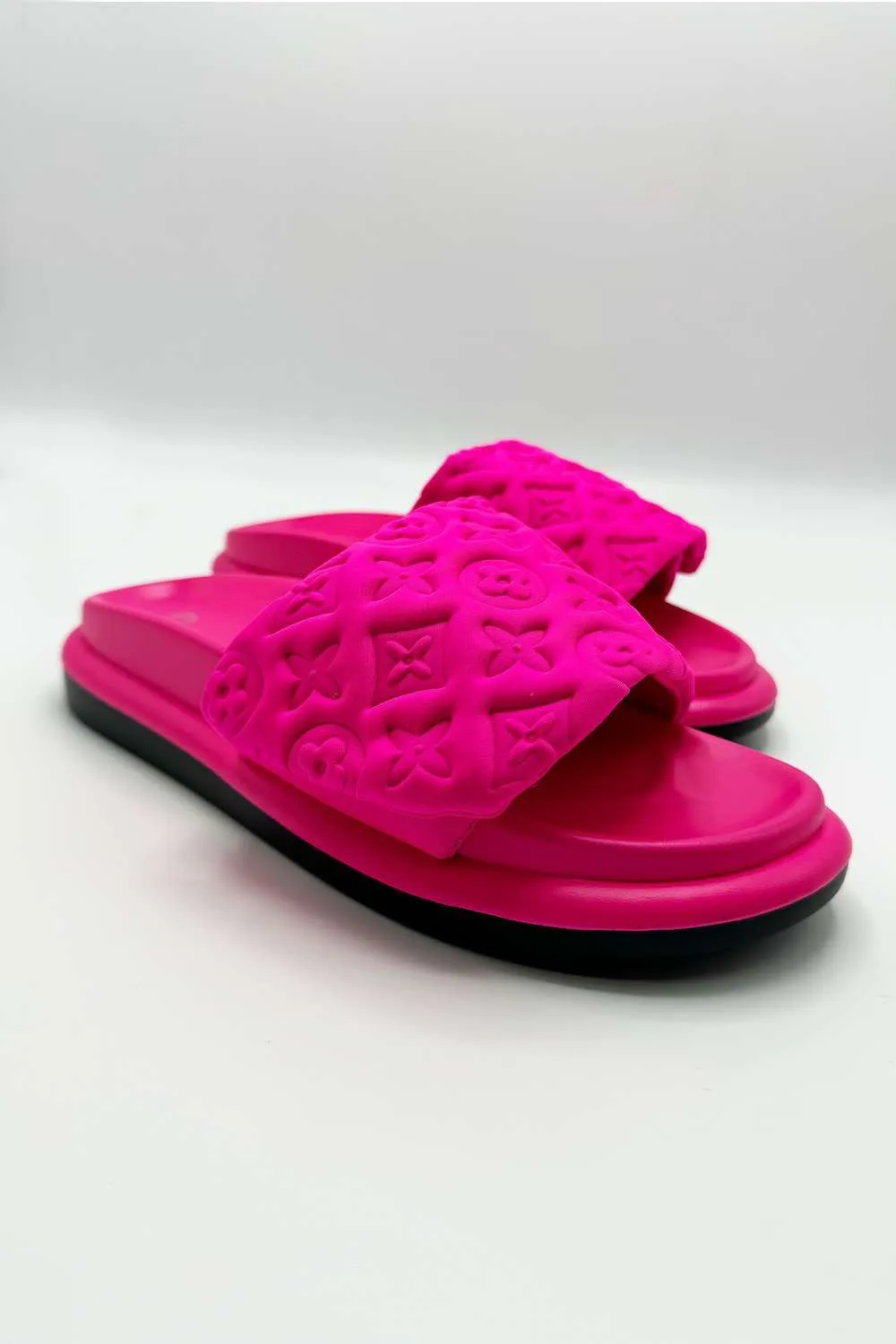 Cornie Patterned Band Sliders in Fuchsia