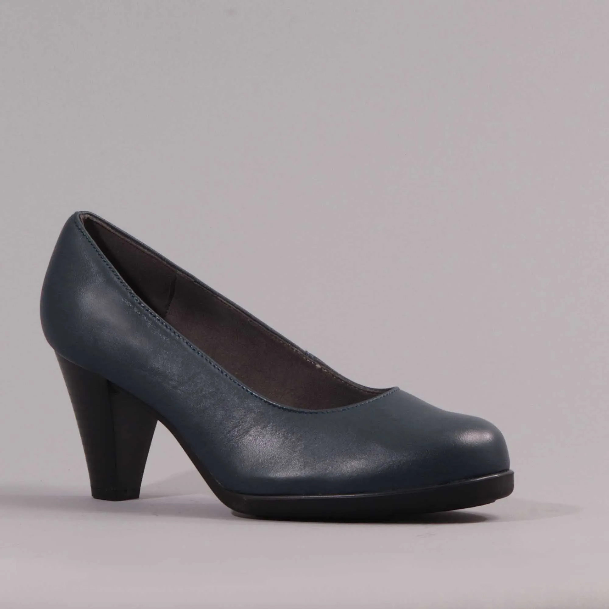 Court Shoe in Navy - 10510