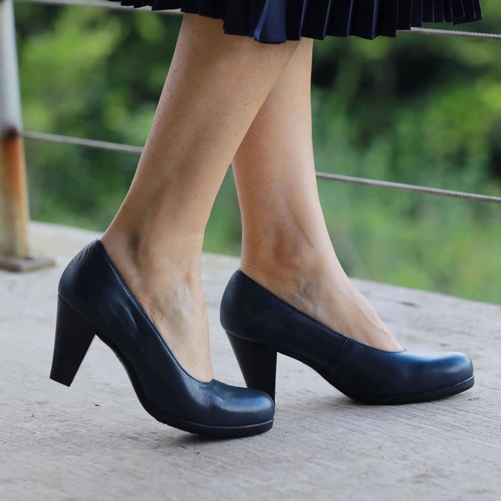 Court Shoe in Navy - 10510