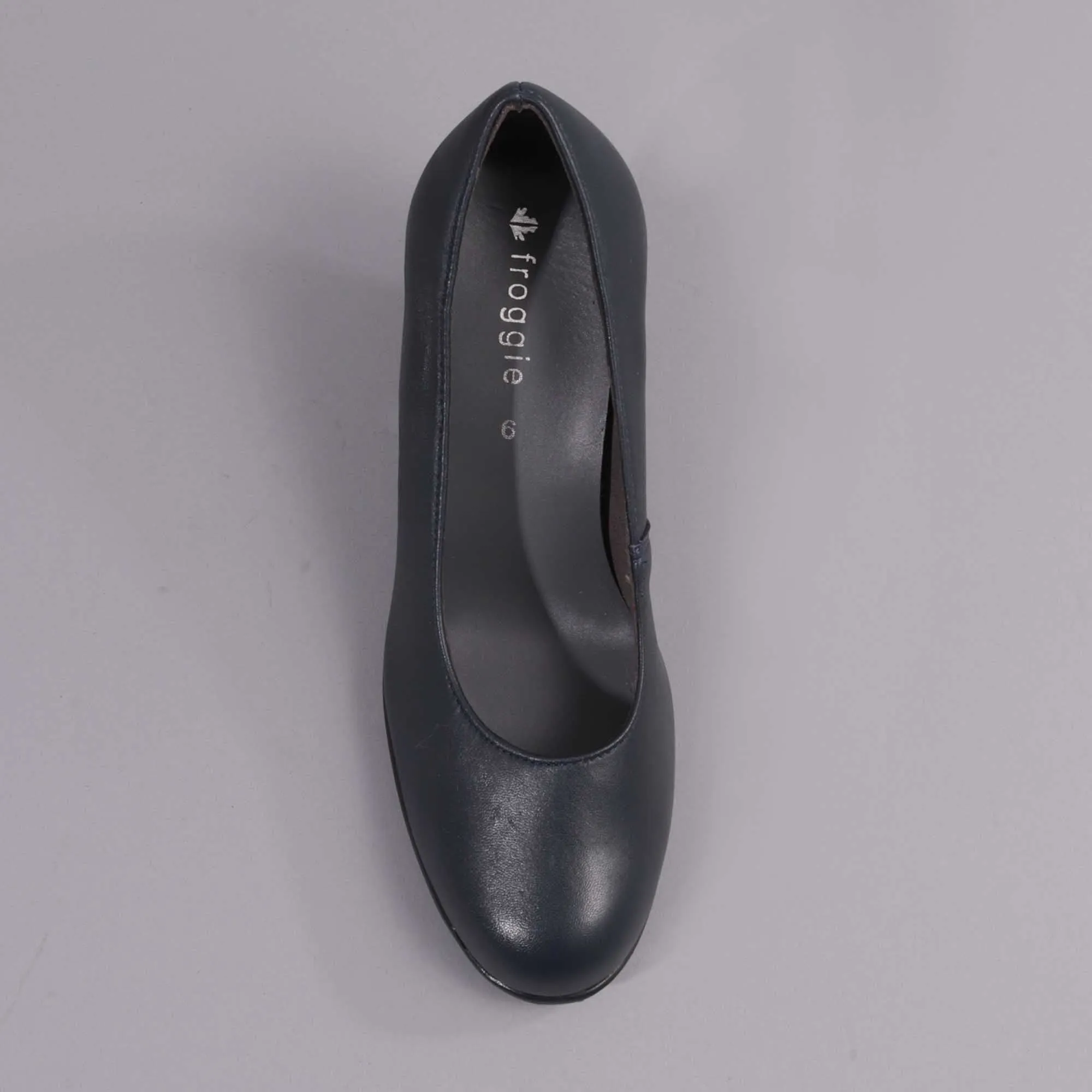 Court Shoe in Navy - 10510