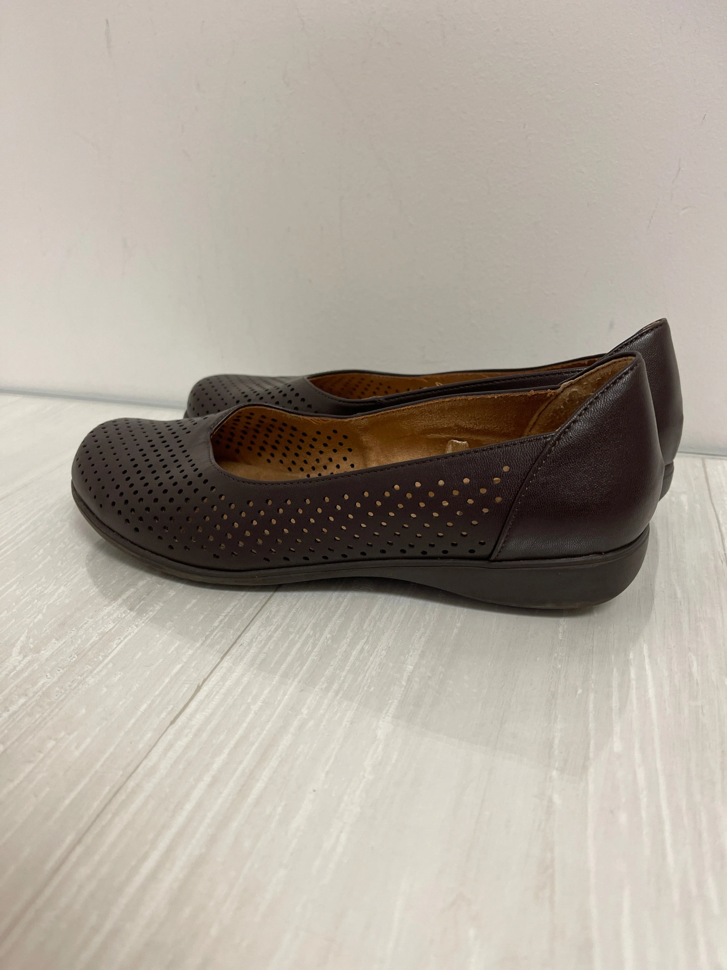 Shoes Flats By White Mountain In Brown, Size: 8